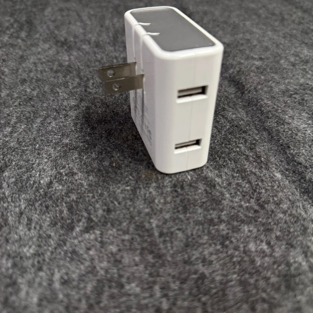 Ubiolabs White USB Wall Charger - Picture 3 of 4